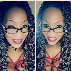 Meet your Posher, Lora